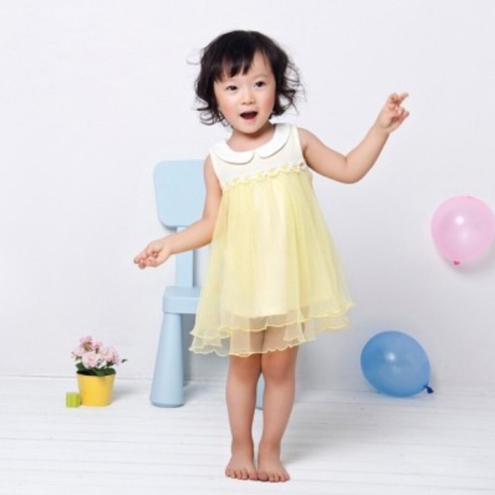 Little chiffon dress with claudine collar